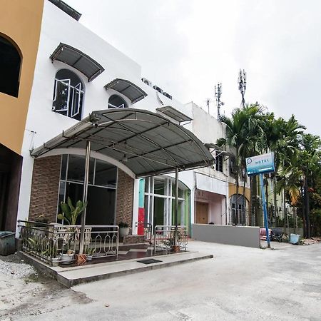 Oyo 90897 Hotel Sepupu Satria Pekanbaru Eksteriør bilde
